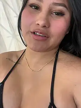 Snapshot of Little_Ivy chatting on 01/13/25, 04:51 Little Ivy online show from 01/13/25, 04:51