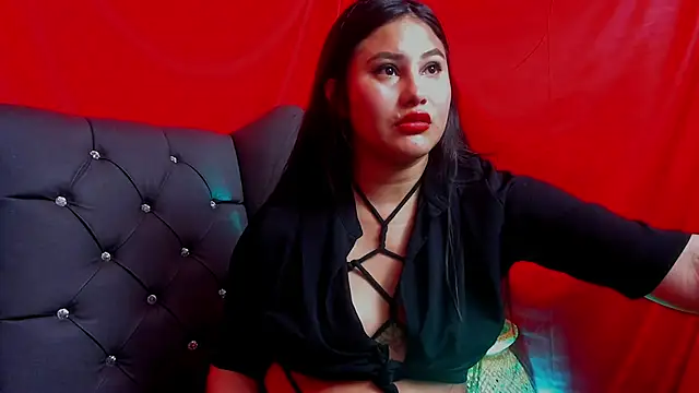 Snapshot of Little_Ivy chatting on 01/17/25, 04:04 Little Ivy online show from 01/17/25, 04:04