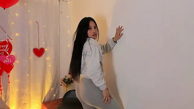 Snapshot of Little_Ivy chatting on 02/17/25, 06:59 Little Ivy online show from 02/17/25, 06:59