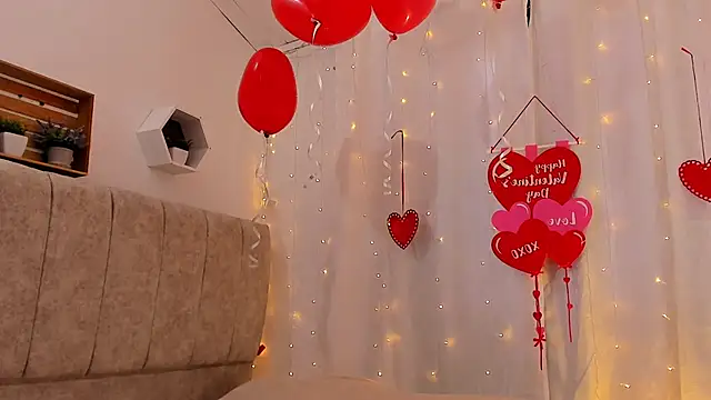 Snapshot of Little_Ivy chatting on 02/18/25, 07:19 Little Ivy online show from 02/18/25, 07:19