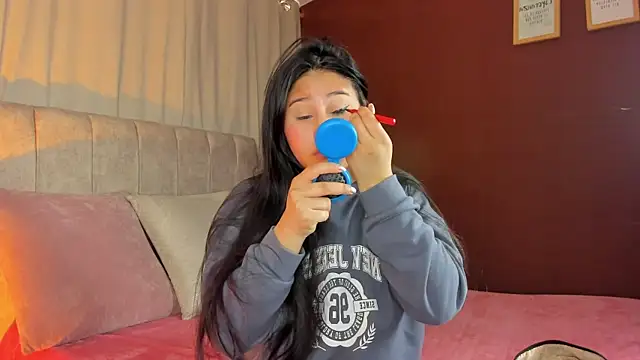 Snapshot of Little_Ivy chatting on 09/15/25, 07:14 Little Ivy online show from 09/15/25, 07:14