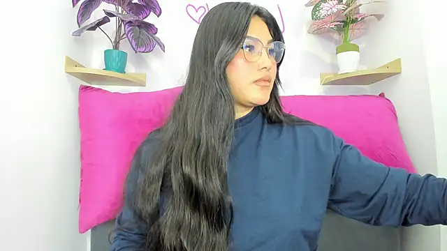 Snapshot of Little_Ivy chatting on 09/16/25, 04:08 Little Ivy online show from 09/16/25, 04:08