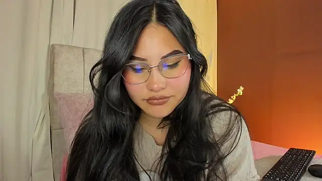 Snapshot of Little_Ivy chatting on 10/03/25, 07:00 Little Ivy online show from 10/03/25, 07:00