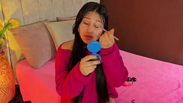 Snapshot of Little_Ivy chatting on 10/22/25, 07:24 Little Ivy online show from 10/22/25, 07:24