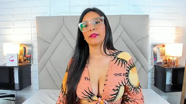 Isis Osman online show from 01/13/25, 01:06