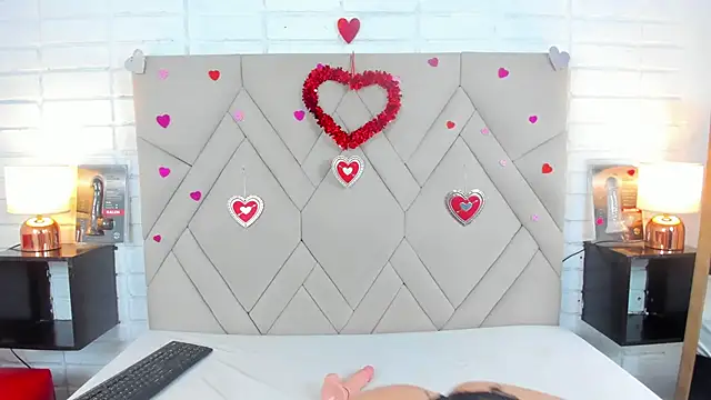 Isis Osman online show from 02/15/25, 08:43