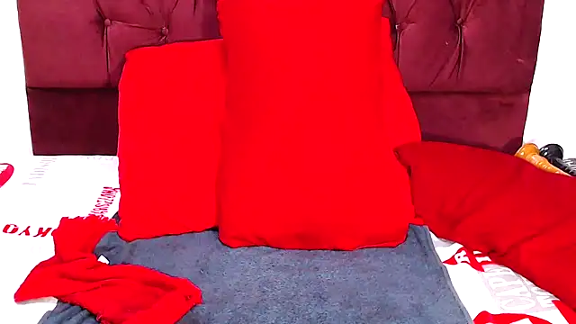 Honeybumsx32 online show from 01/05/26, 06:44