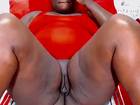 Snapshot of Honeybumsx32 chatting on 05/17/26, 06:04 Honeybumsx32 online show from 05/17/26, 06:04