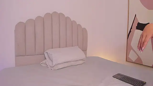 valerysantos  online show from 05/26/26, 12:12