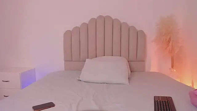 valerysantos  online show from 07/24/26, 12:14