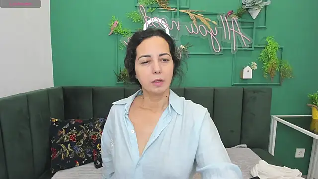 Linda Insatiable online show from 12/19/25, 01:34