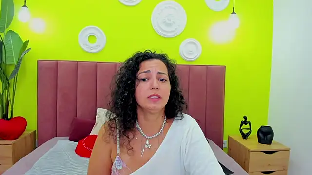 Snapshot of Linda_Insatiable chatting on 06/11/26, 02:53 Linda Insatiable online show from 06/11/26, 02:53