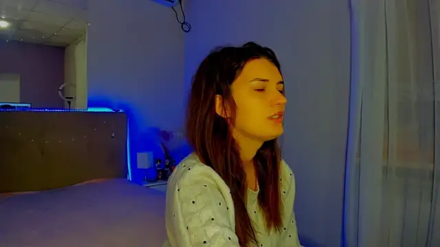 Laura Leee online show from 11/18/25, 06:18