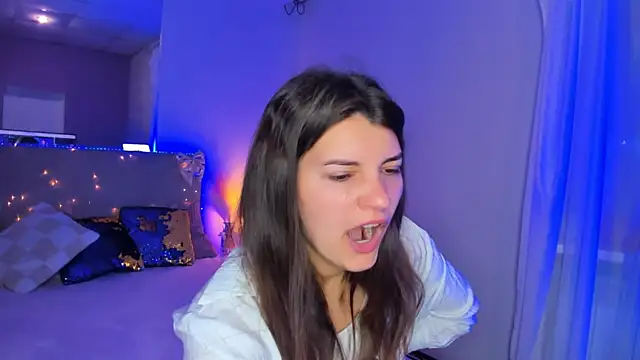 Laura Leee online show from 06/05/26, 04:52