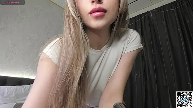 Snapshot of jenn_soucek chatting on 12/16/25, 01:10 jenn soucek online show from 12/16/25, 01:10