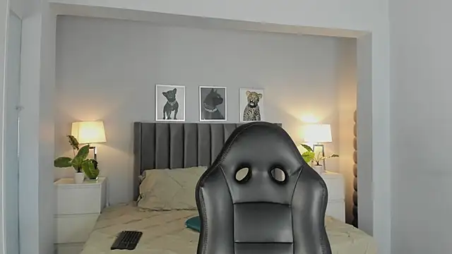 Madie  collins online show from 11/12/25, 11:43