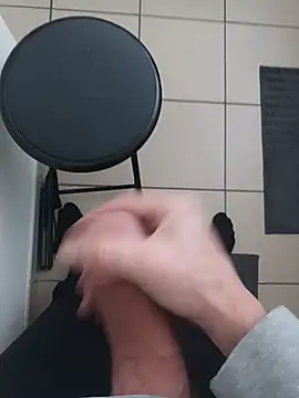 casper0303 online show from 02/05/25, 07:50