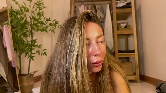    art online show from 10/28/25, 02:31