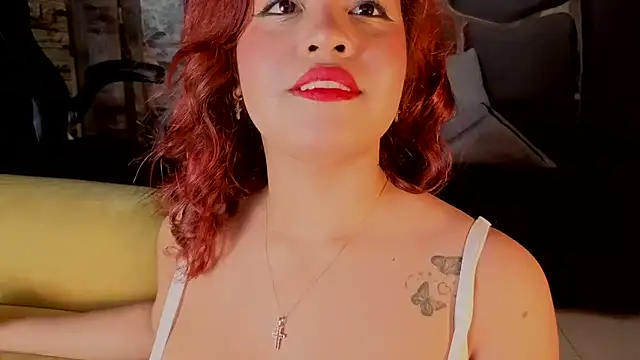 Estrella05  online show from 10/24/25, 04:53