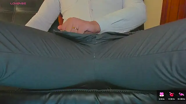 Snapshot of MrLonely02 chatting on 12/10/24, 10:58 MrLonely02 online show from 12/10/24, 10:58