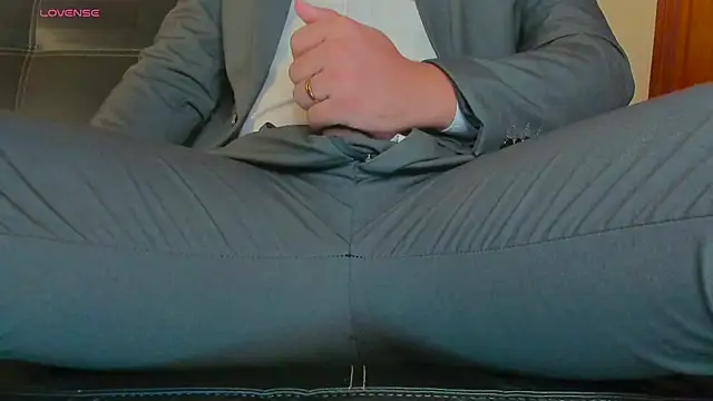 Snapshot of MrLonely02 chatting on 12/13/24, 08:47 MrLonely02 online show from 12/13/24, 08:47