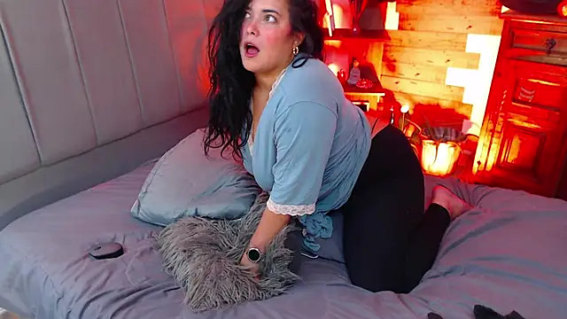 Snapshot of VictoriaMontero30000 chatting on 10/24/25, 03:25 VictoriaMontero30000 online show from 10/24/25, 03:25