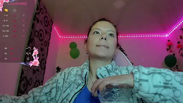 Snapshot of Susana_garcia_ chatting on 12/29/24, 01:45 Susana garcia online show from 12/29/24, 01:45