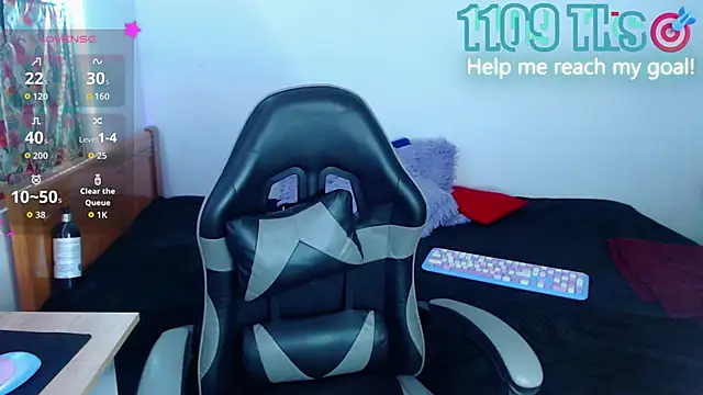 Snapshot of -Gwen- chatting on 05/13/26, 08:34 -Gwen- online show from 05/13/26, 08:34