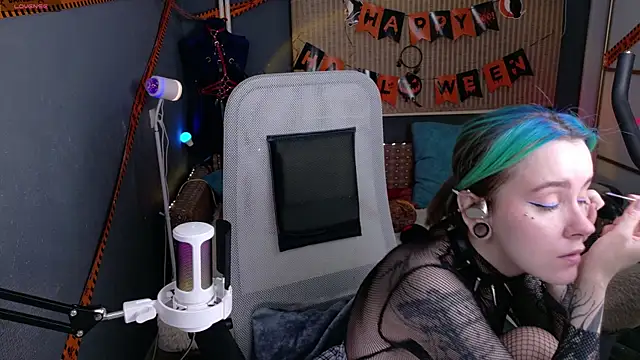 Snapshot of Cumpotik_Eve chatting on 11/29/25, 02:03 Cumpotik Eve online show from 11/29/25, 02:03