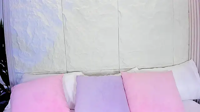 AvyMilton online show from 11/29/25, 11:35