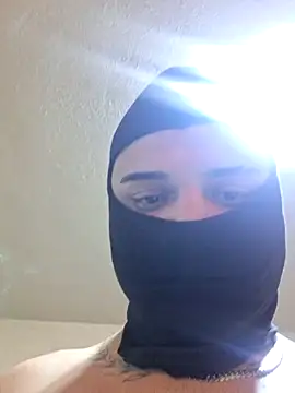 Snapshot of SINUECASTILLO chatting on 03/15/26, 03:07 SINUECASTILLO online show from 03/15/26, 03:07