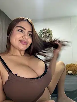 Snapshot of valeria2019hot chatting on 09/10/25, 02:06 valeria2019hot online show from 09/10/25, 02:06