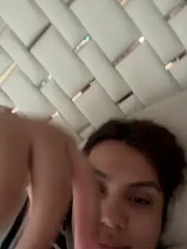 Snapshot of valeria2019hot chatting on 04/30/26, 04:35 valeria2019hot online show from 04/30/26, 04:35