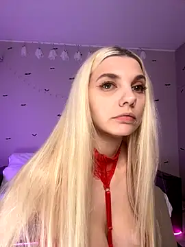 LoveLuna  online show from 10/23/25, 07:01