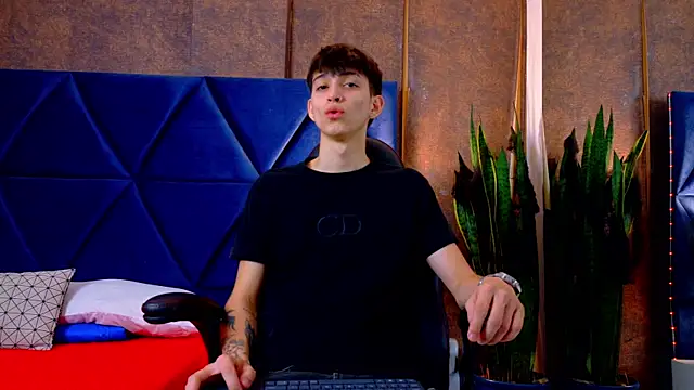 Lion Foster01 online show from 10/21/25, 11:55