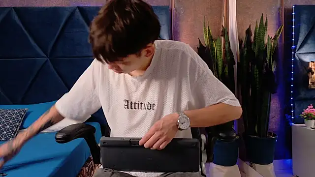 Lion Foster01 online show from 10/22/25, 12:27