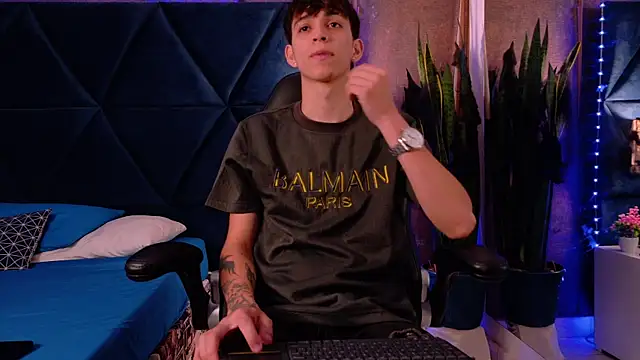 Lion Foster01 online show from 10/23/25, 12:04