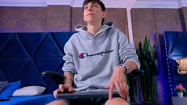 Lion Foster01 online show from 10/24/25, 12:01