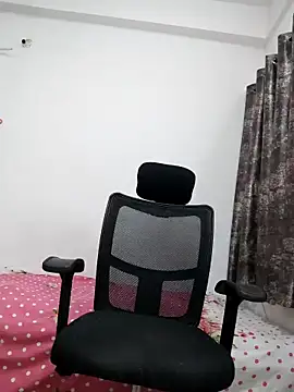 sanaya baby online show from 03/31/26, 05:46