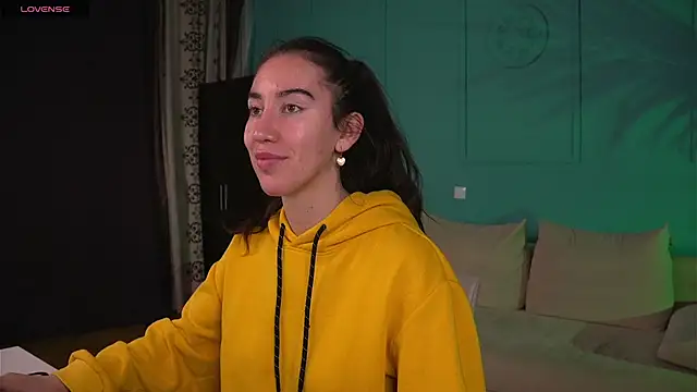 Belle Via online show from 04/17/26, 03:26