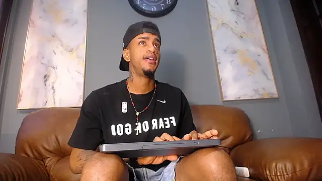 Snapshot of AaronCruz_ chatting on 01/03/25, 01:36 AaronCruz  online show from 01/03/25, 01:36