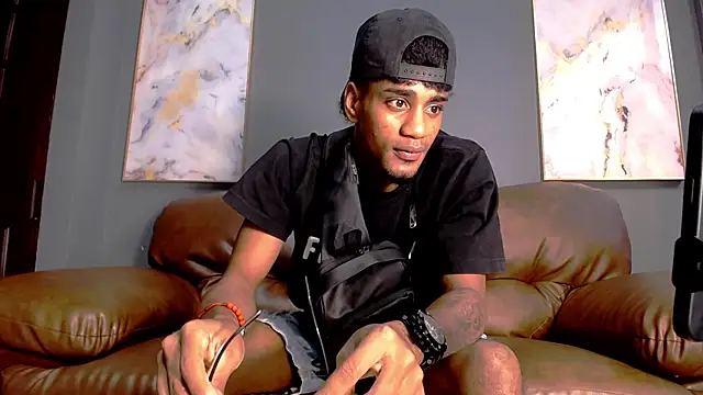 Snapshot of AaronCruz_ chatting on 01/10/25, 07:43 AaronCruz  online show from 01/10/25, 07:43