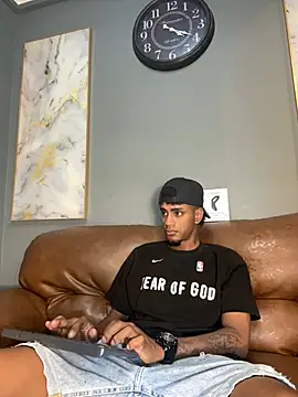 Snapshot of AaronCruz_ chatting on 01/10/25, 11:08 AaronCruz  online show from 01/10/25, 11:08