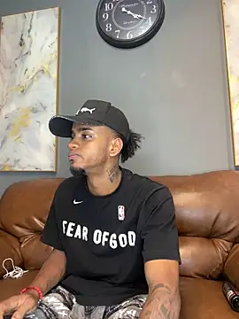 Snapshot of AaronCruz_ chatting on 01/24/25, 07:07 AaronCruz  online show from 01/24/25, 07:07