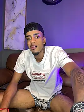 Snapshot of AaronCruz_ chatting on 01/28/25, 11:17 AaronCruz  online show from 01/28/25, 11:17