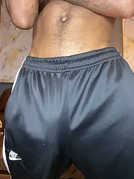 Snapshot of AaronCruz_ chatting on 02/07/25, 01:25 AaronCruz  online show from 02/07/25, 01:25