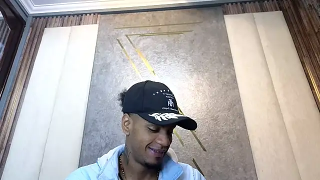 Snapshot of AaronCruz_ chatting on 02/25/25, 01:06 AaronCruz  online show from 02/25/25, 01:06