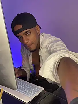 AaronCruz  online show from 05/01/26, 11:53