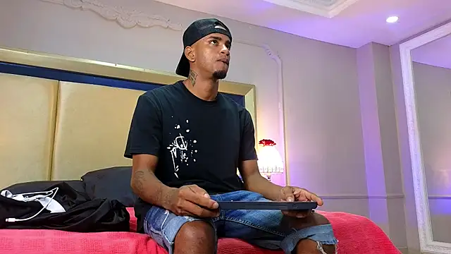 AaronCruz  online show from 06/06/26, 05:39
