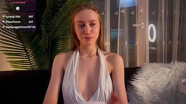 Snapshot of PollyAgata chatting on 02/19/25, 01:40 PollyAgata online show from 02/19/25, 01:40